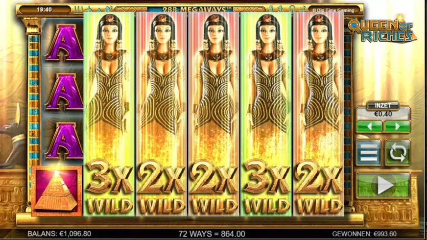 Queen of Riches slot screenshot 