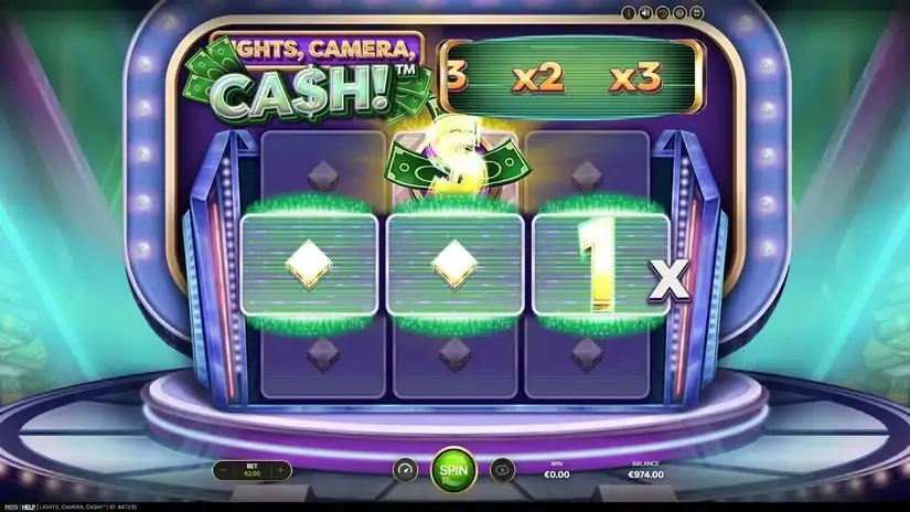 Lights, Camera, Cash! slot screenshot 4